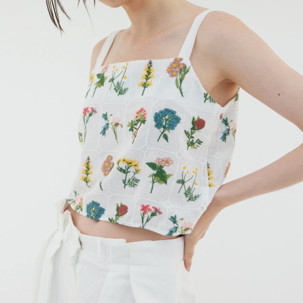 Source Unknown Flower Embroidery Top